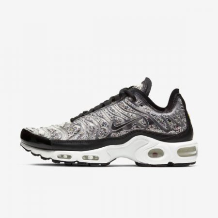 Nike Shoes Air Max Plus LX | Black / White / Black