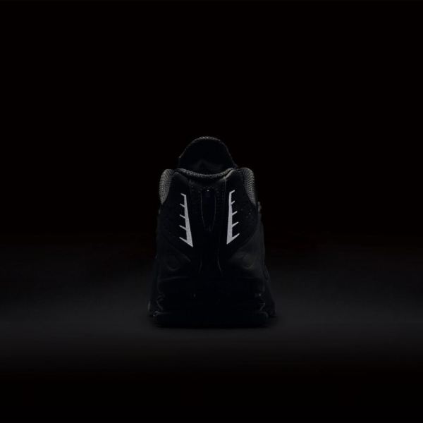Nike Shoes Shox R4 | Black / Black / Black